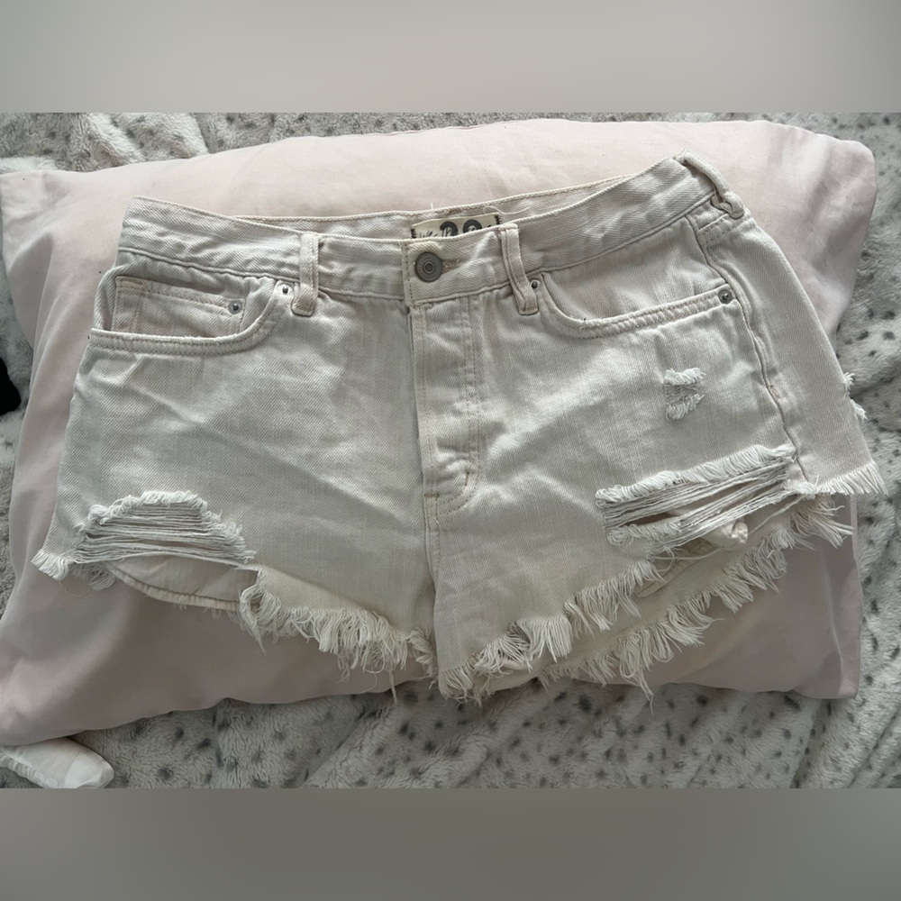 Free People - Frayed Hem Cream Denim Shorts in light beige - size 29